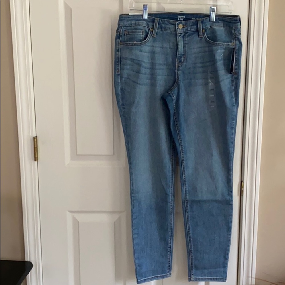 NWT! Women’s Crown& Ivy skinny jeans 10R